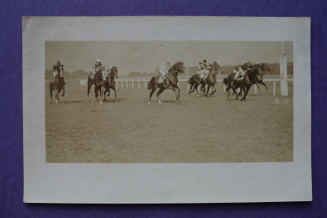 Foto Ansichtskarte AK Baden Baden 1910-1930 Pferderennen Rennbahn Jockey Pferde